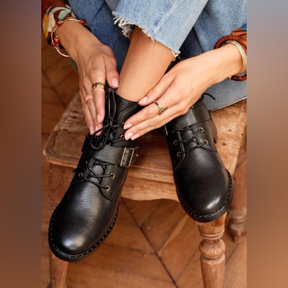 Sézane Laeticia Boots - Picture 1 of 5